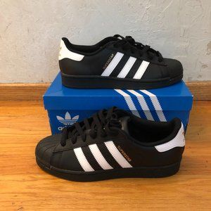 Kids/Boys Black Adidas Superstar